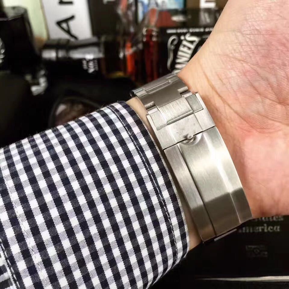 Watch Machine Manufacturers Sell Hot Money,