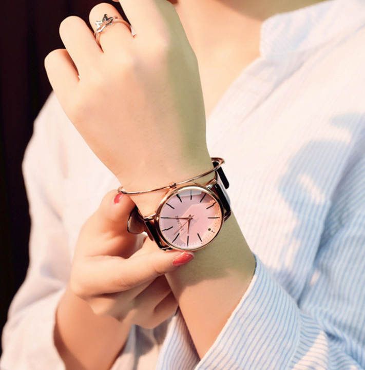 Polygonal mirror ladies watch