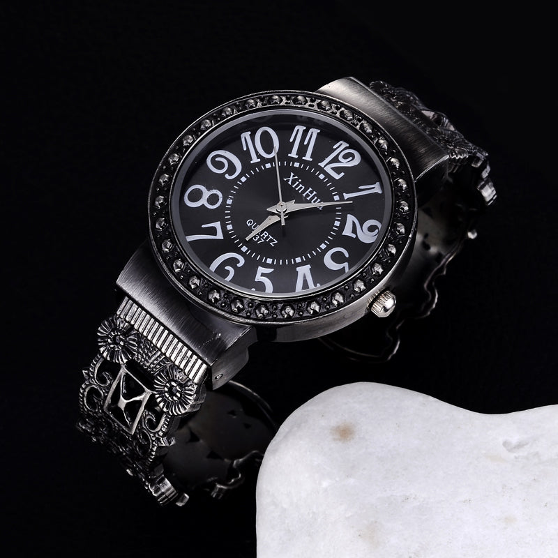 Women's Steel Band Bracelet Watch Creative Dial Girls Quartz Watch