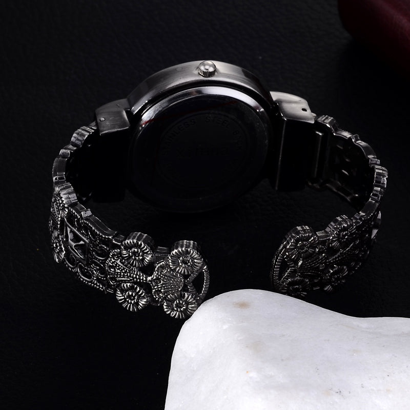Women's Steel Band Bracelet Watch Creative Dial Girls Quartz Watch