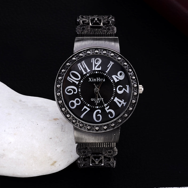 Women's Steel Band Bracelet Watch Creative Dial Girls Quartz Watch