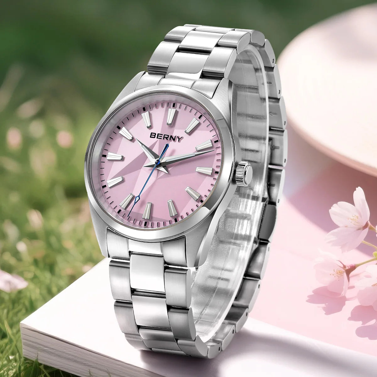 Quartz Women Watch Stereo Dial 39mm Watch Waterproof