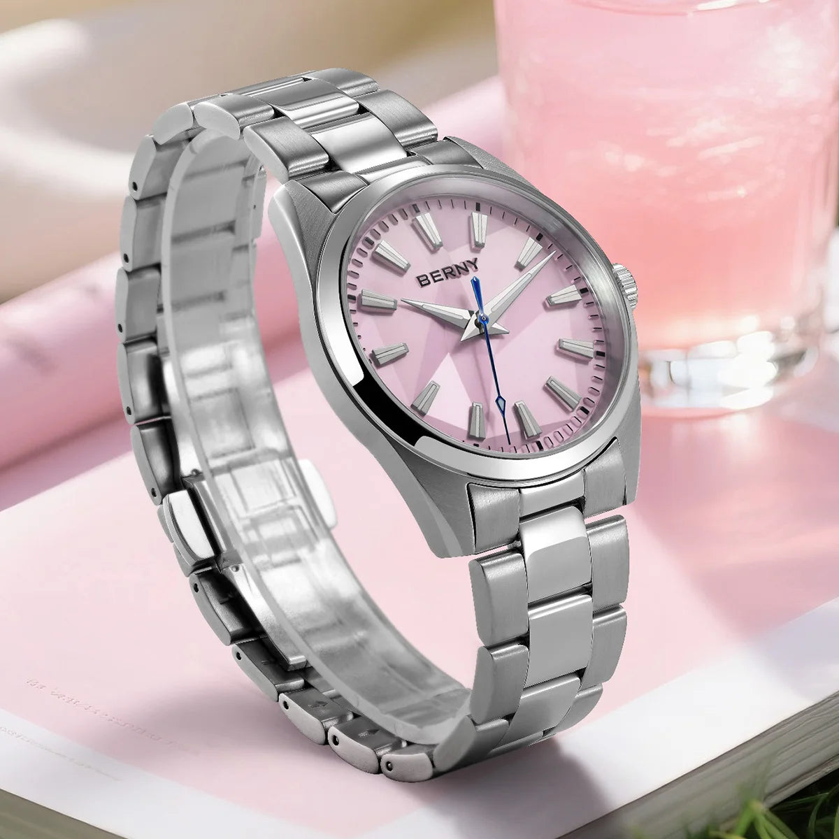 Quartz Women Watch Stereo Dial 39mm Watch Waterproof