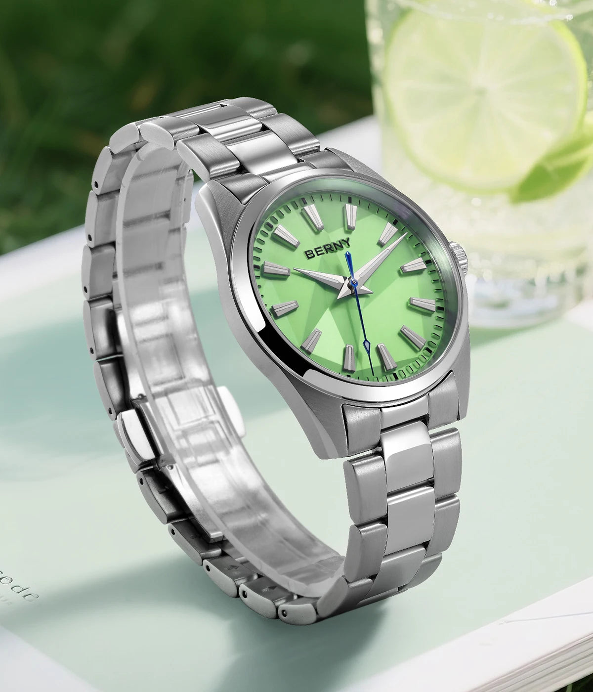 Quartz Women Watch Stereo Dial 39mm Watch Waterproof